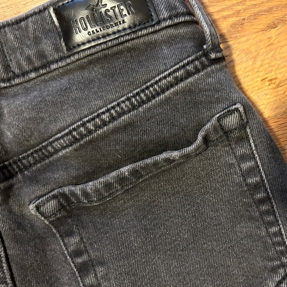 COPY - Hollister Ultra High Rise Mom Jeans - Picture 11 of 11